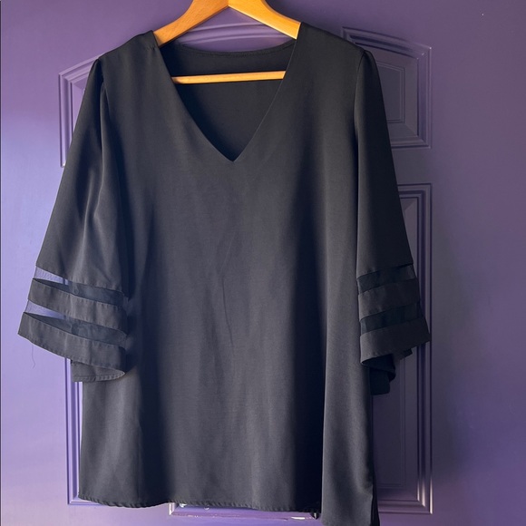 Tops - Elegant Black V-Neck Women's Top